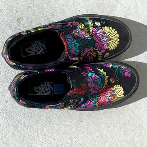 BRAND NEW - Vans floral shoes women’s size 7